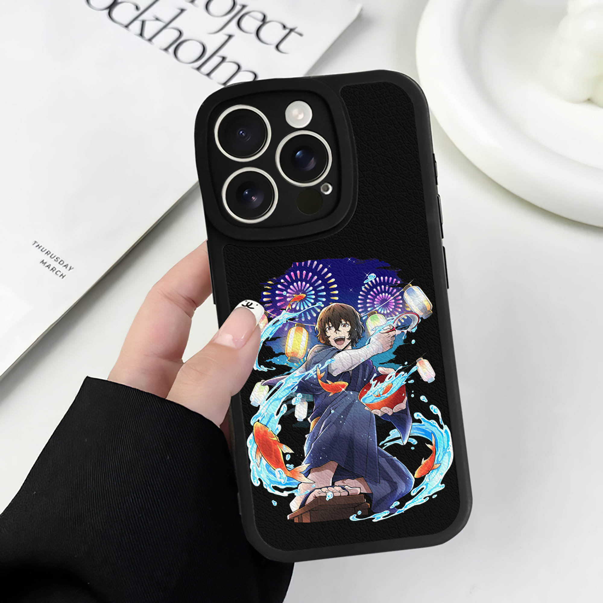 （画像用） 文豪ストレイドッグス Bungo Stray Dogs 【iPhone 16シリーズ対応】シリコンスマホケース（レザー調） 材質：シリコン
